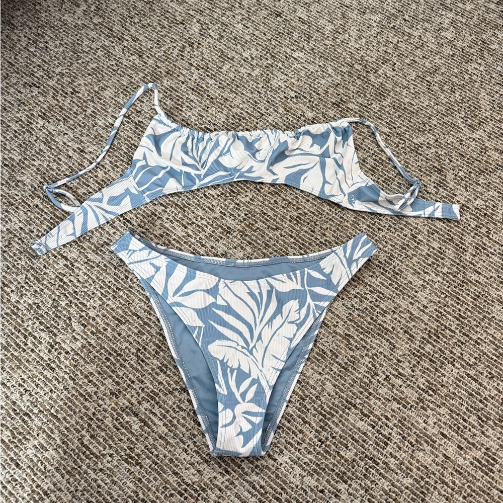 NWOT BILLABONG BIKINI
